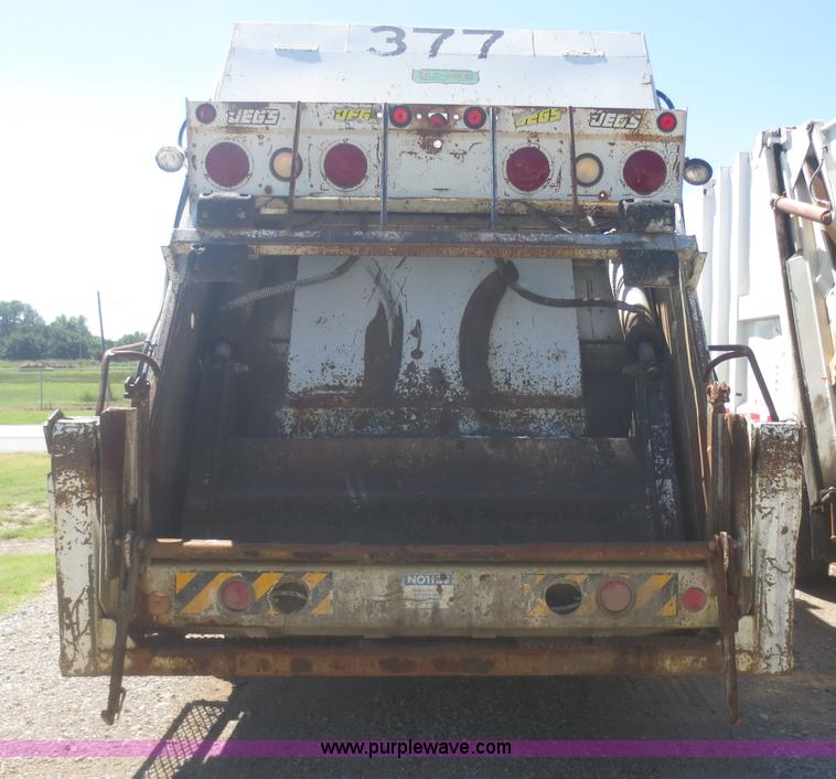image for item I2229 1995 International 4900 refuse truck