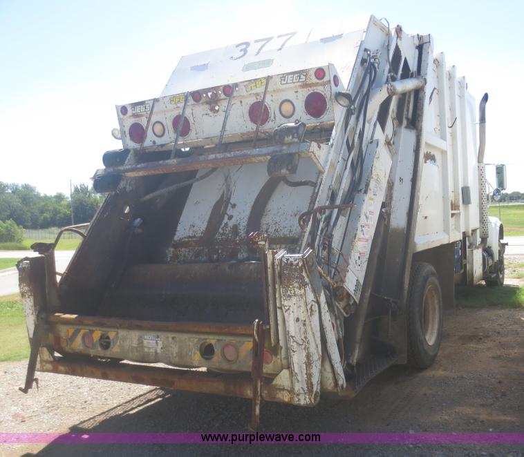 image for item I2229 1995 International 4900 refuse truck