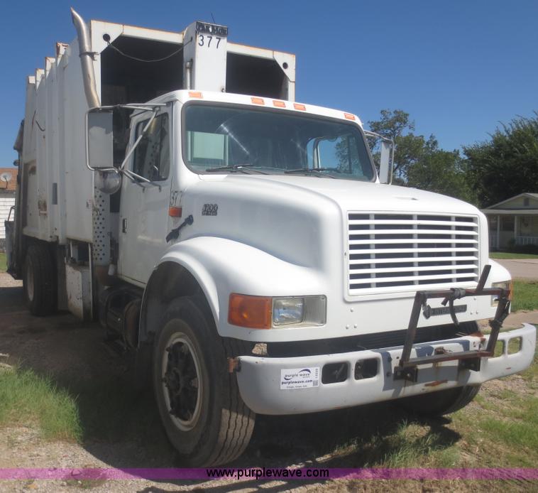 image for item I2229 1995 International 4900 refuse truck