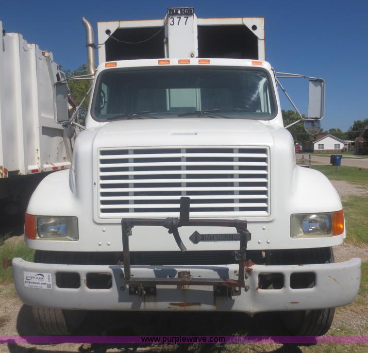 image for item I2229 1995 International 4900 refuse truck