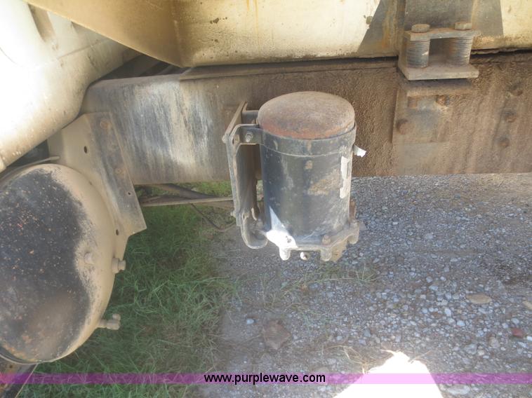 image for item I2229 1995 International 4900 refuse truck