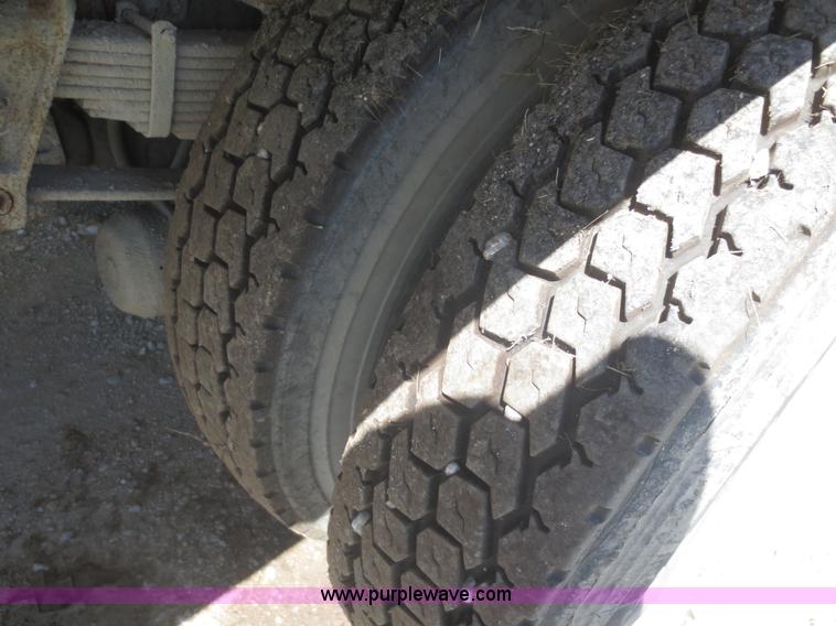 image for item I2229 1995 International 4900 refuse truck