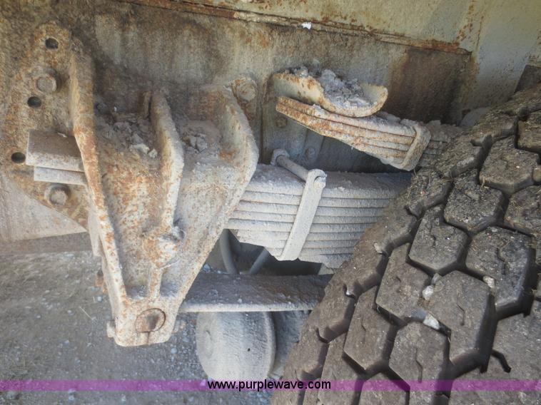 image for item I2229 1995 International 4900 refuse truck