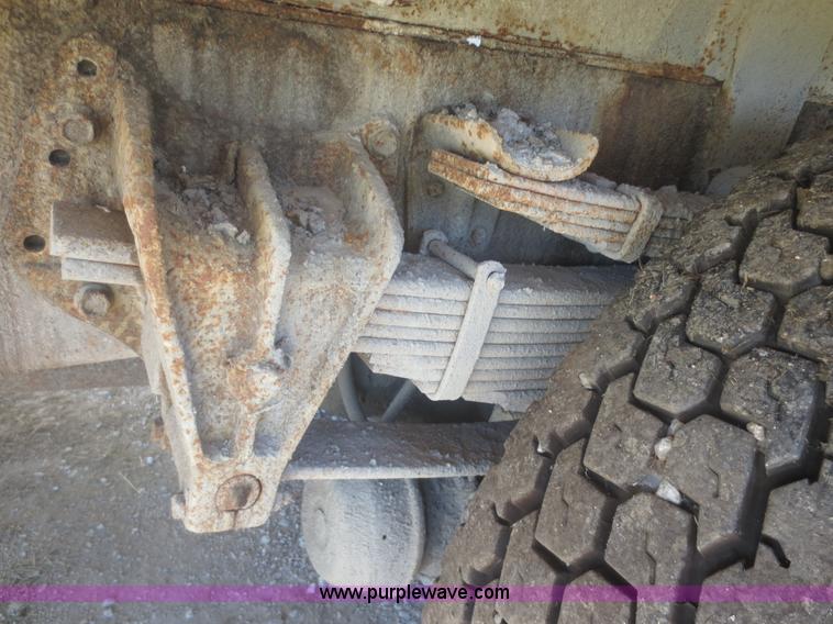 image for item I2229 1995 International 4900 refuse truck