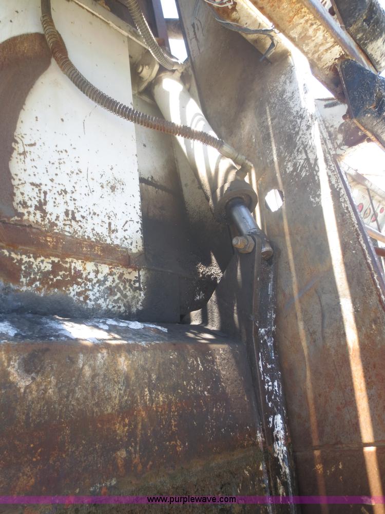 image for item I2229 1995 International 4900 refuse truck