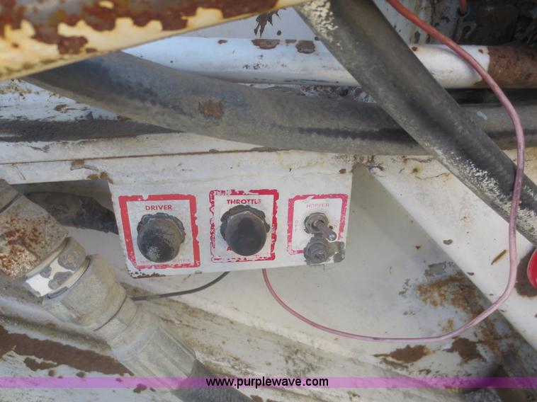 image for item I2229 1995 International 4900 refuse truck