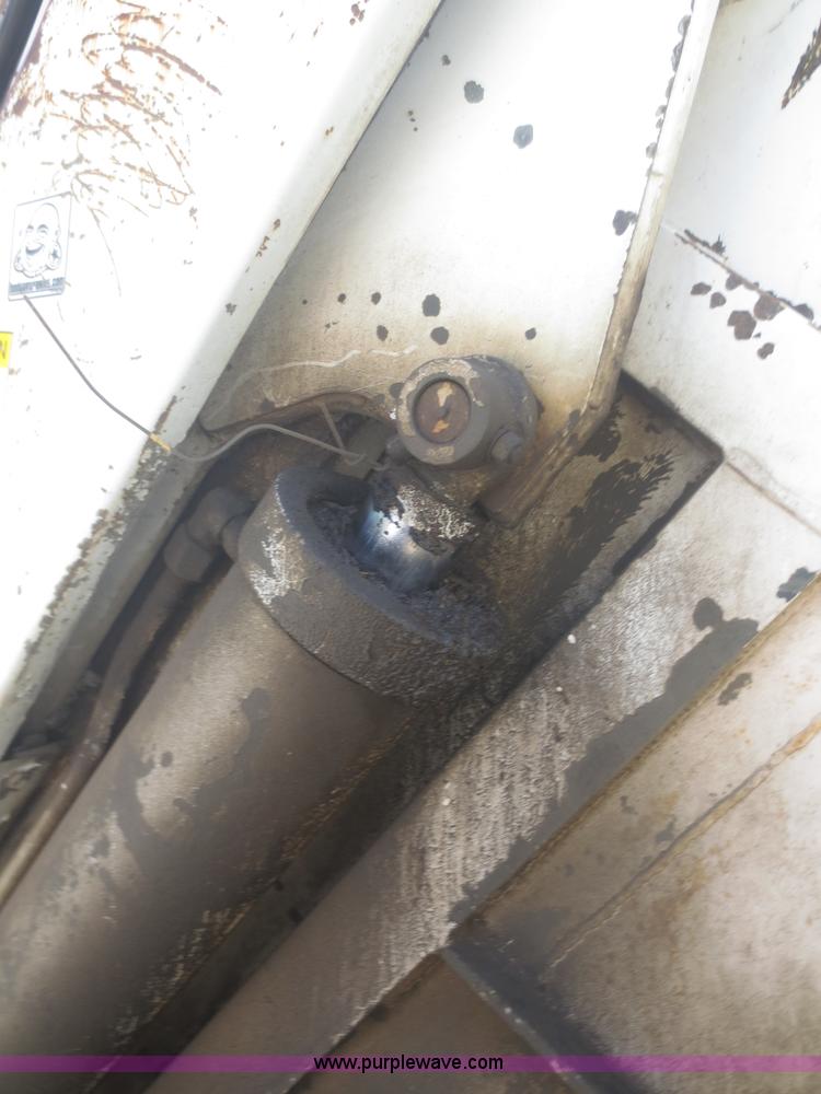 image for item I2229 1995 International 4900 refuse truck