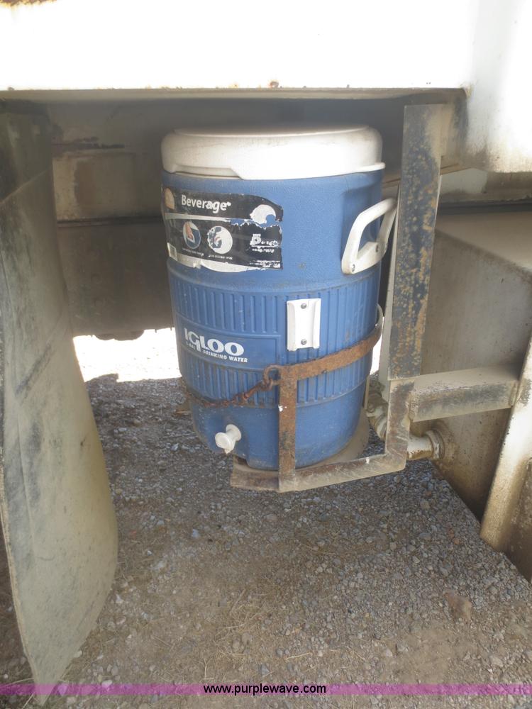 image for item I2229 1995 International 4900 refuse truck