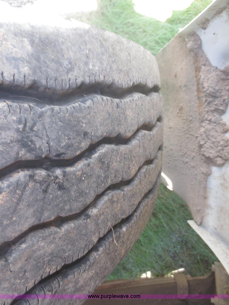 image for item I2229 1995 International 4900 refuse truck