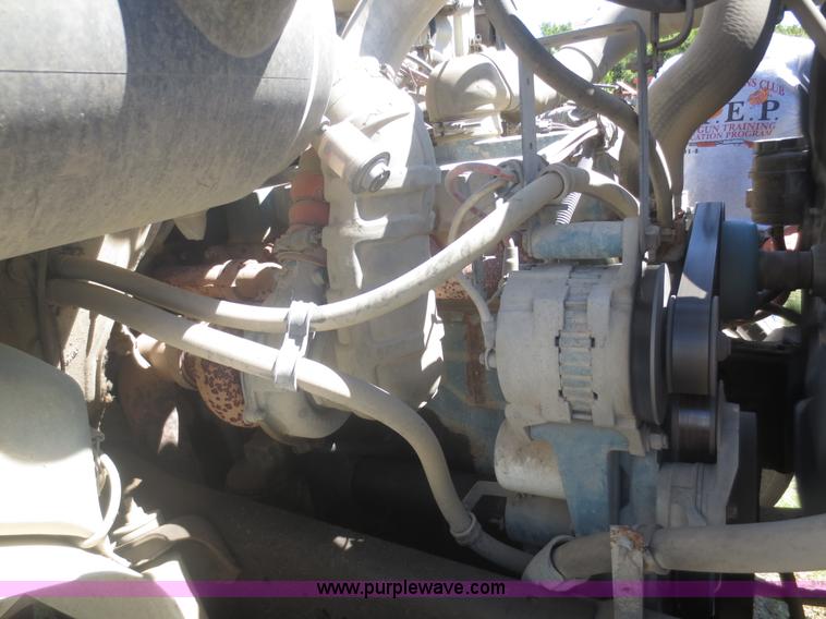 image for item I2229 1995 International 4900 refuse truck