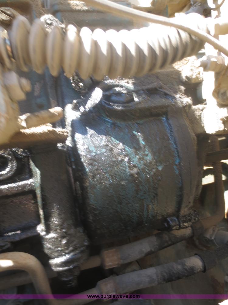 image for item I2229 1995 International 4900 refuse truck