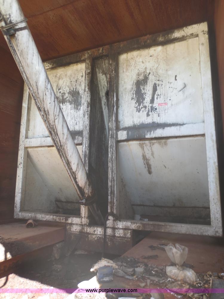 image for item I2229 1995 International 4900 refuse truck