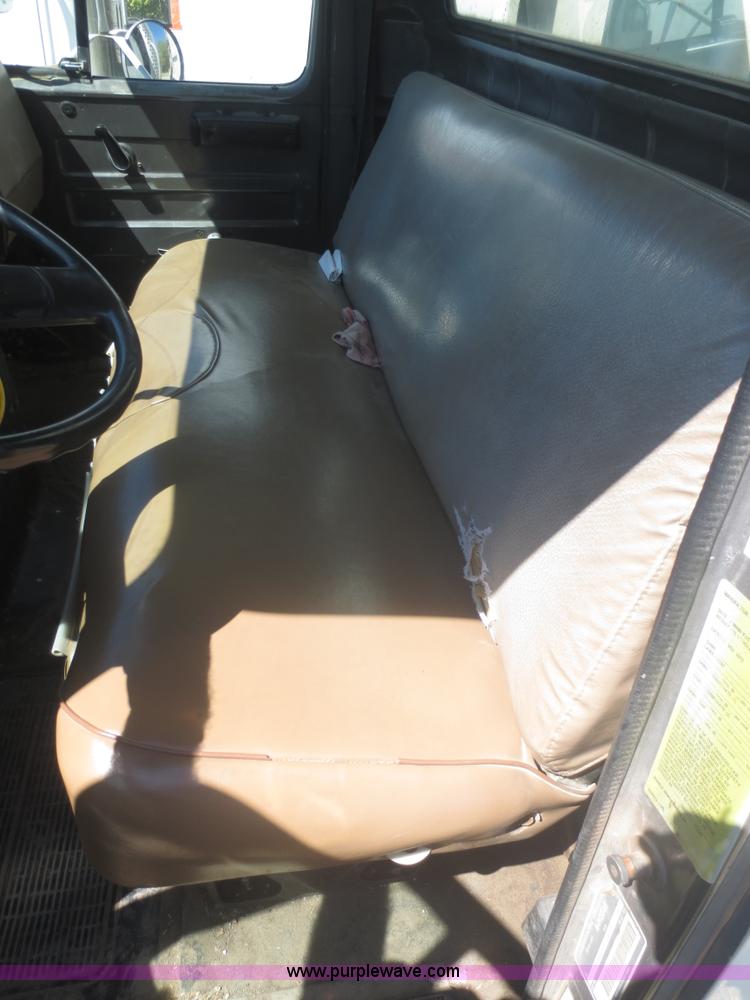 image for item I2229 1995 International 4900 refuse truck