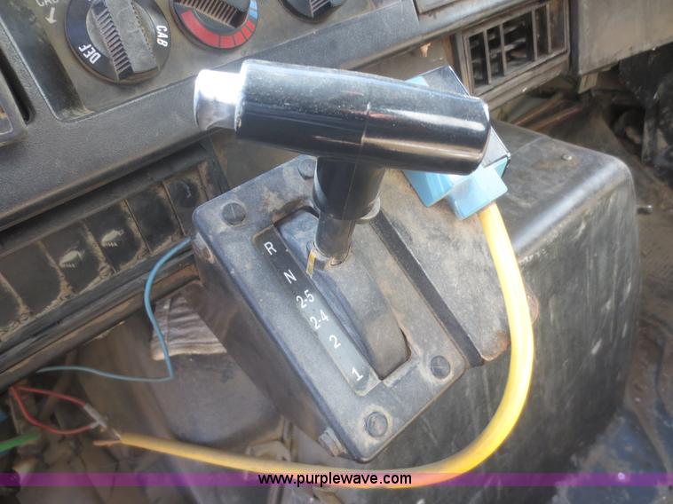 image for item I2229 1995 International 4900 refuse truck