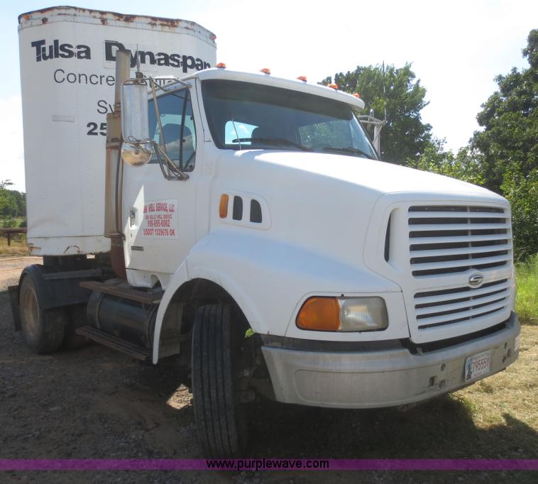 image for item I2230 2000 Sterling A9500 semi truck