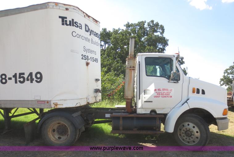 image for item I2230 2000 Sterling A9500 semi truck