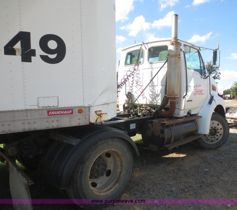 image for item I2230 2000 Sterling A9500 semi truck