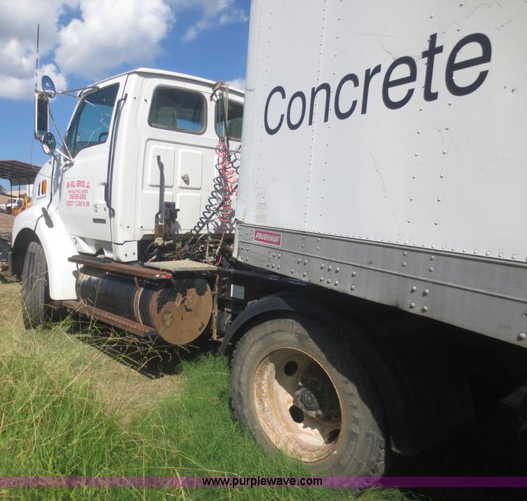 image for item I2230 2000 Sterling A9500 semi truck