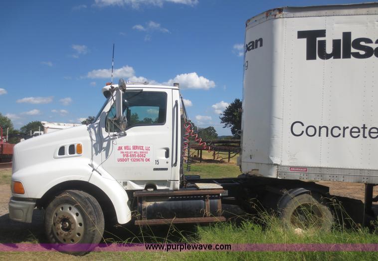 image for item I2230 2000 Sterling A9500 semi truck