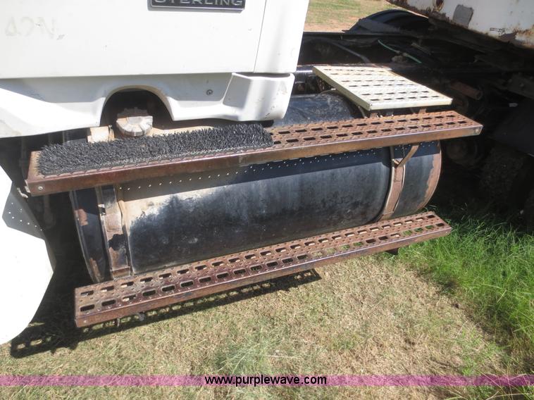 image for item I2230 2000 Sterling A9500 semi truck