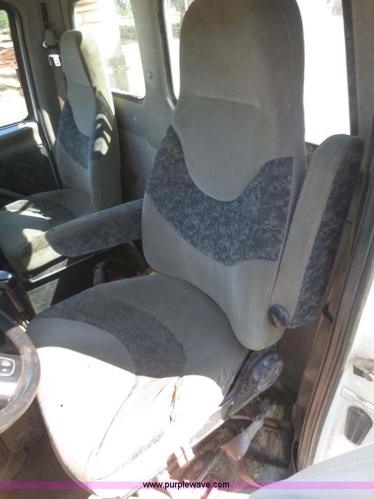 image for item I2230 2000 Sterling A9500 semi truck