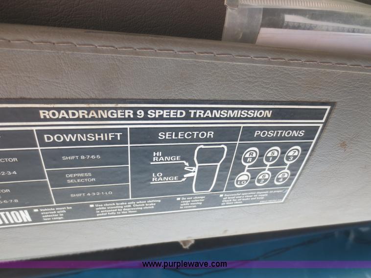 image for item I2230 2000 Sterling A9500 semi truck