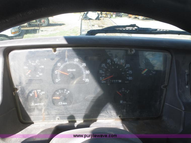 image for item I2230 2000 Sterling A9500 semi truck