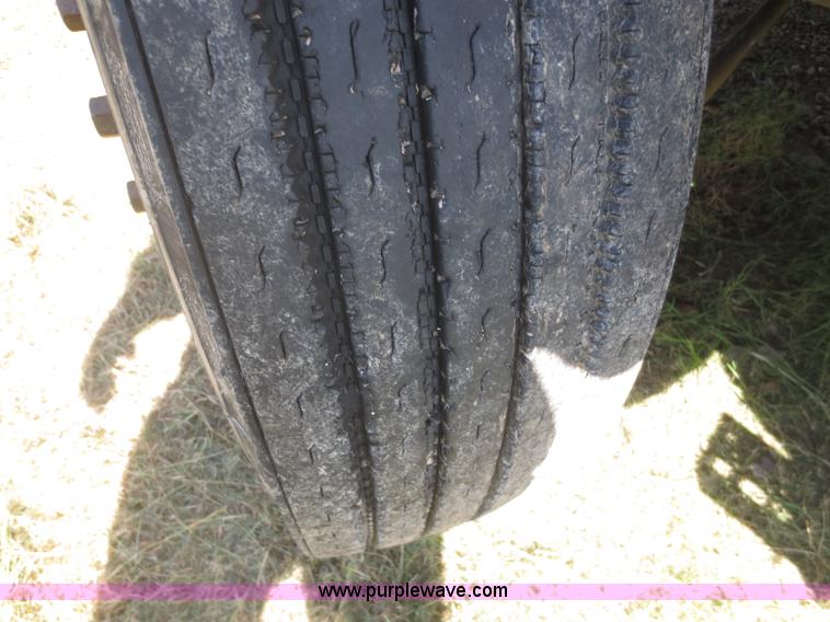 image for item I2230 2000 Sterling A9500 semi truck