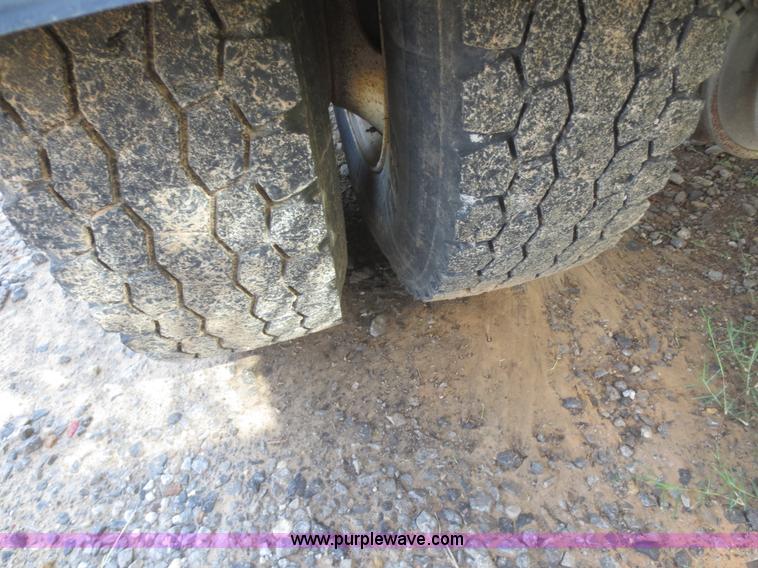 image for item I2230 2000 Sterling A9500 semi truck