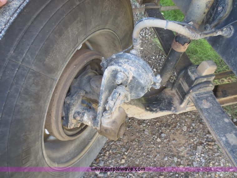 image for item I2230 2000 Sterling A9500 semi truck