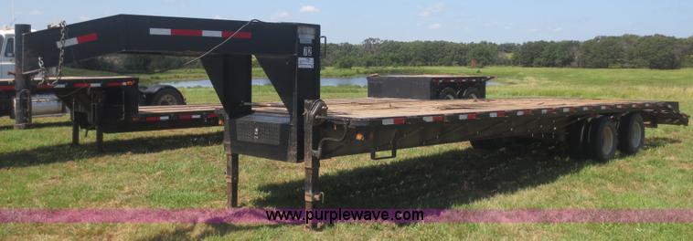image for item I2231 2006 Fine Line FL831 gooseneck trailer