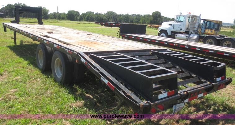 image for item I2231 2006 Fine Line FL831 gooseneck trailer