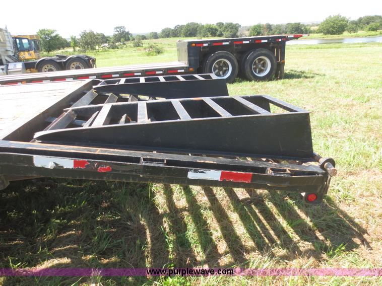 image for item I2231 2006 Fine Line FL831 gooseneck trailer