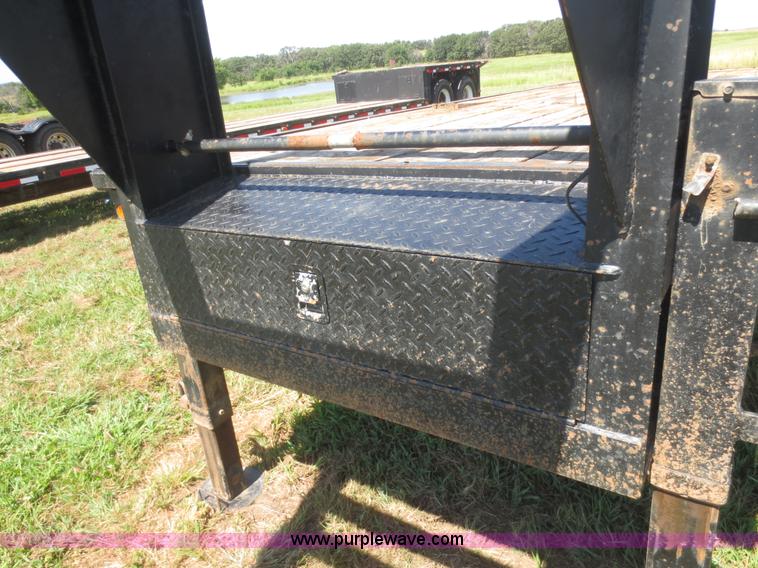 image for item I2231 2006 Fine Line FL831 gooseneck trailer
