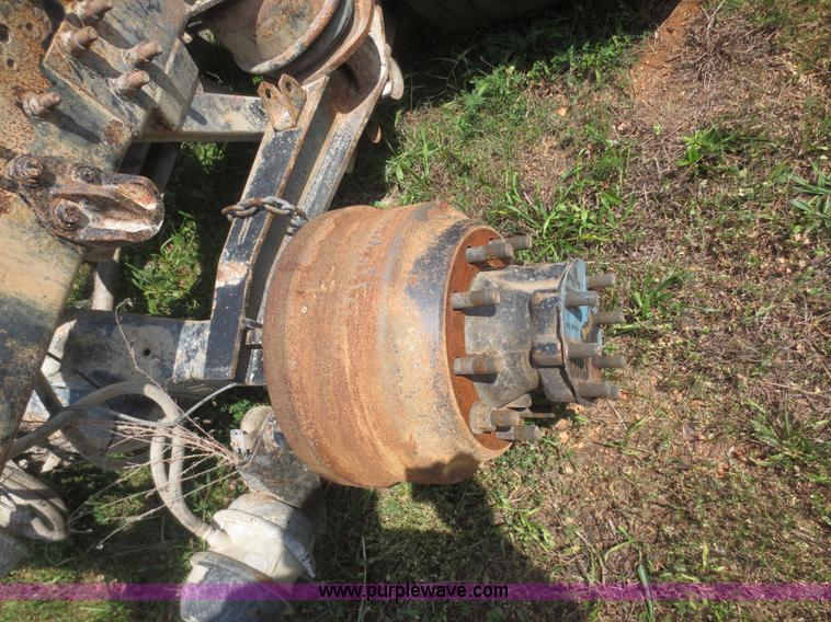 image for item I2236 2005 International 7400 truck cab and chassis