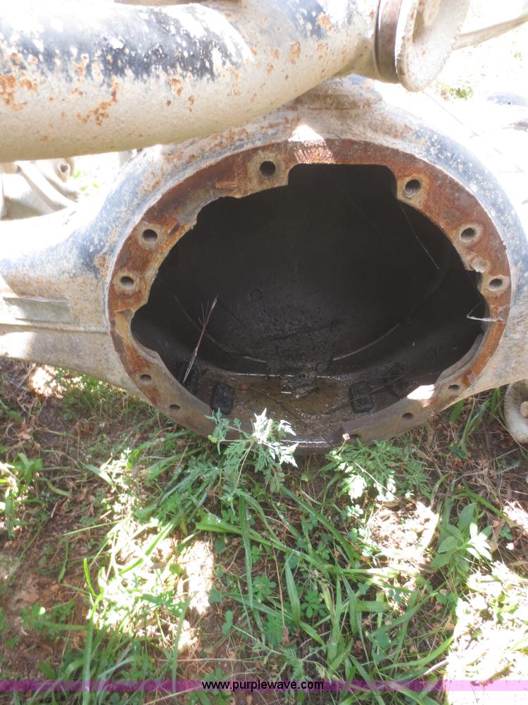 image for item I2236 2005 International 7400 truck cab and chassis