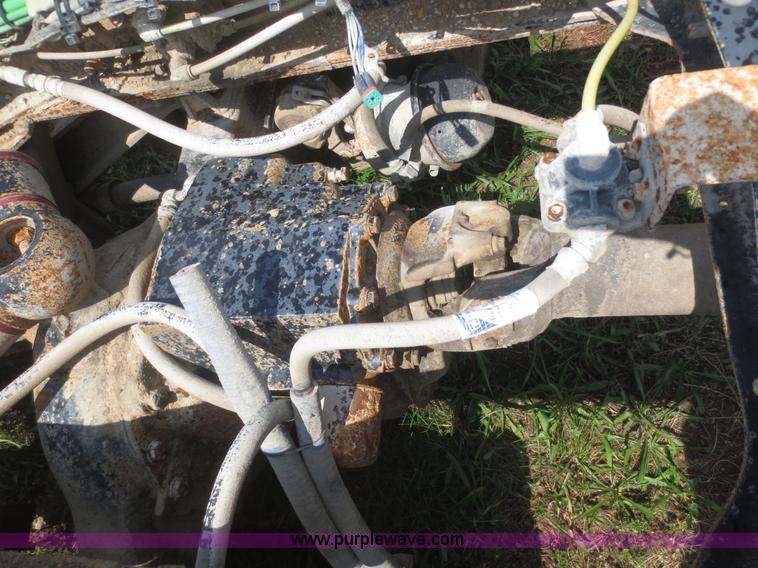 image for item I2236 2005 International 7400 truck cab and chassis