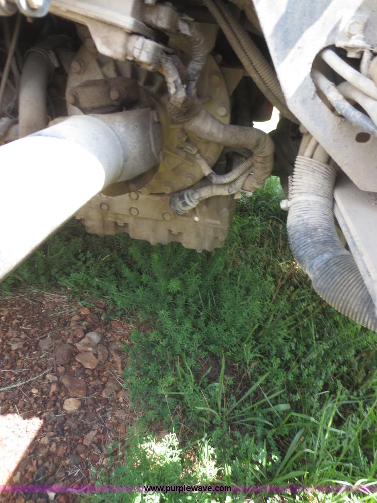 image for item I2236 2005 International 7400 truck cab and chassis