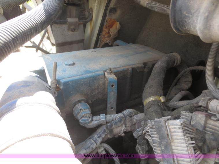 image for item I2236 2005 International 7400 truck cab and chassis