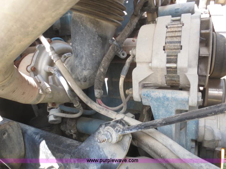 image for item I2236 2005 International 7400 truck cab and chassis