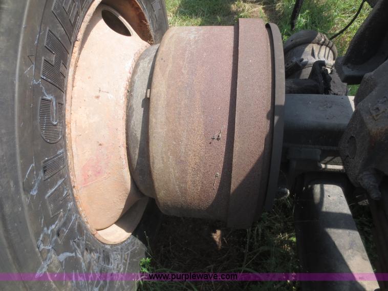 image for item I2237 2007 International 7400 truck cab and chassis