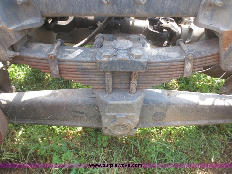 image for item I2237 2007 International 7400 truck cab and chassis