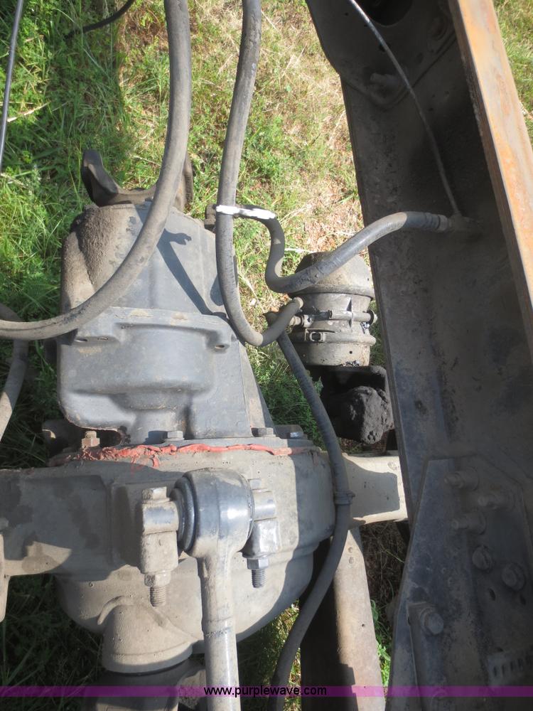 image for item I2237 2007 International 7400 truck cab and chassis