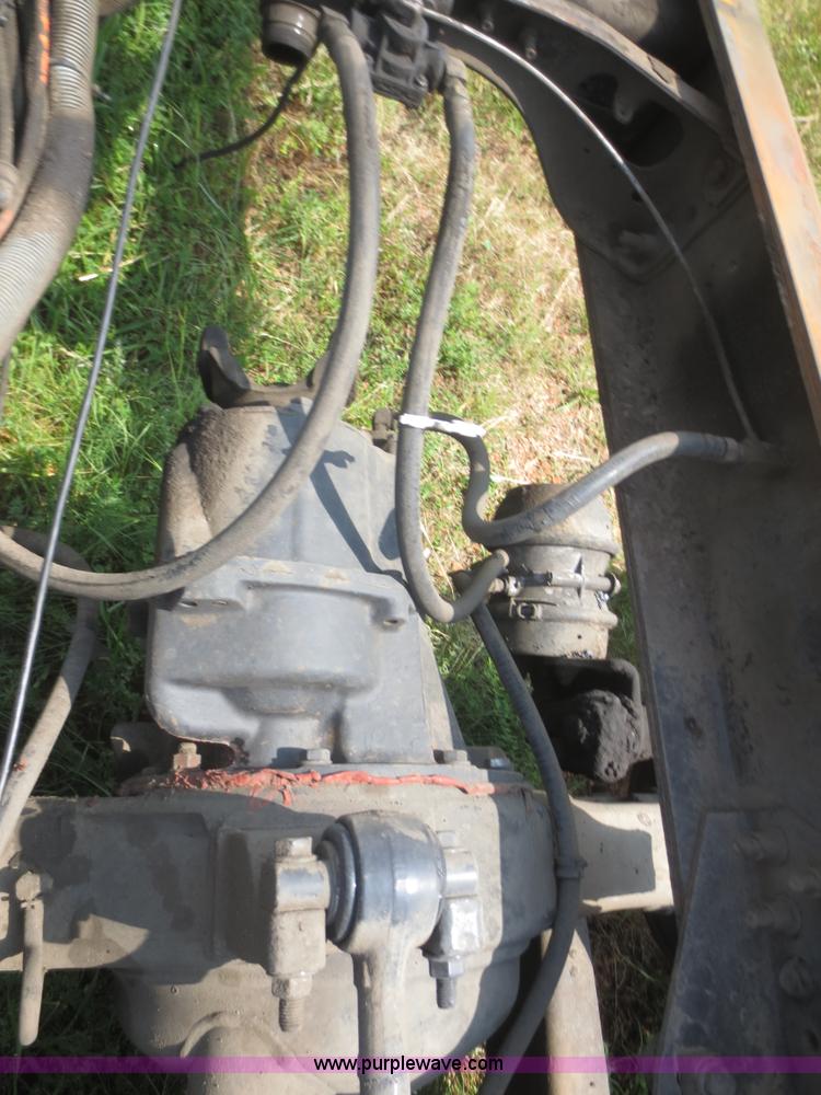 image for item I2237 2007 International 7400 truck cab and chassis