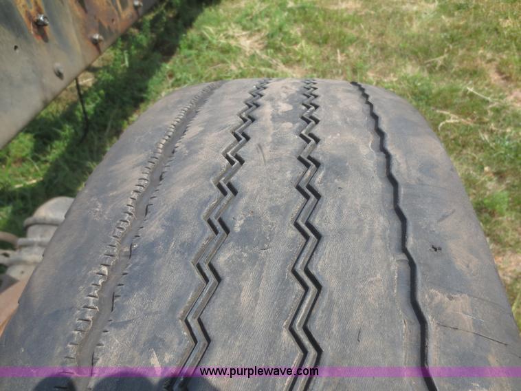 image for item I2237 2007 International 7400 truck cab and chassis