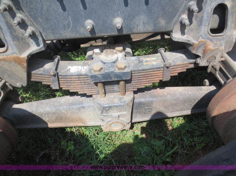 image for item I2237 2007 International 7400 truck cab and chassis