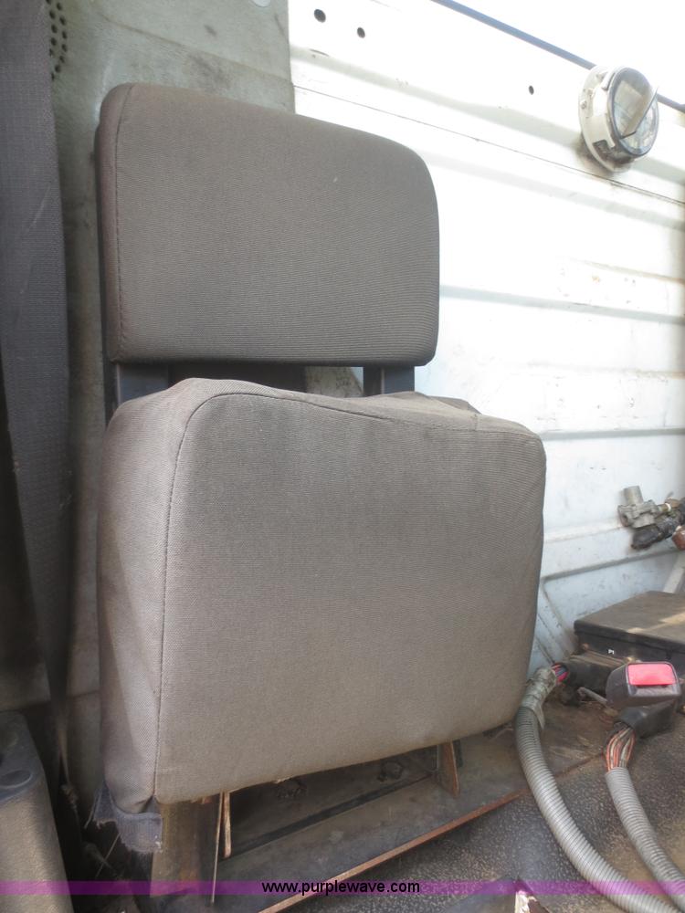 image for item I2237 2007 International 7400 truck cab and chassis