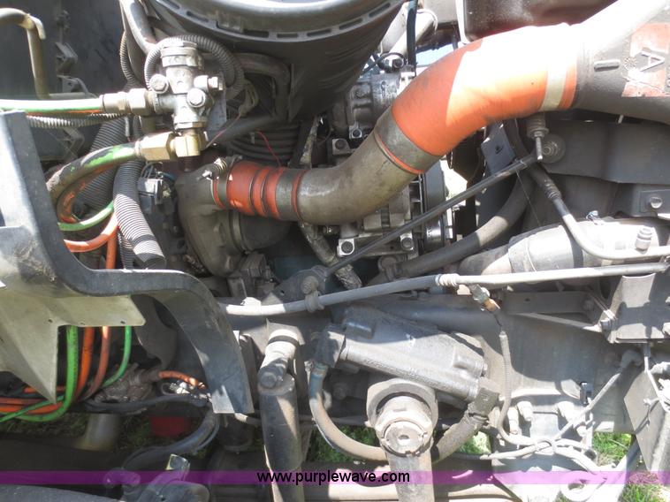 image for item I2237 2007 International 7400 truck cab and chassis