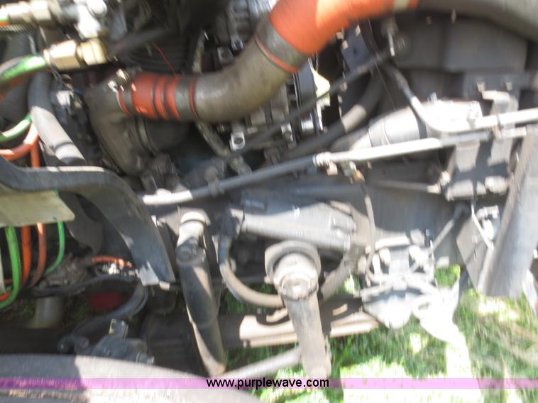 image for item I2237 2007 International 7400 truck cab and chassis