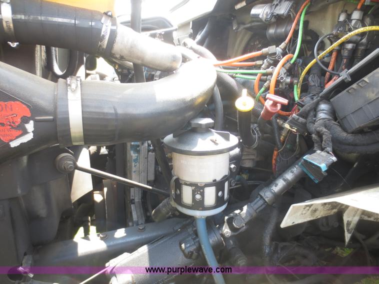 image for item I2237 2007 International 7400 truck cab and chassis